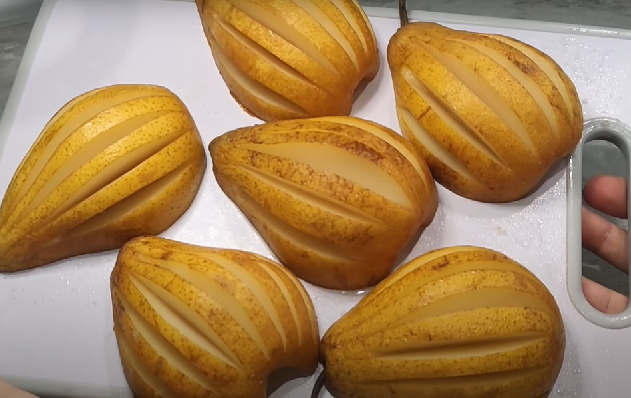 Запечені груші в листковому тісті: рецепт дуже смачної естетичної випічки